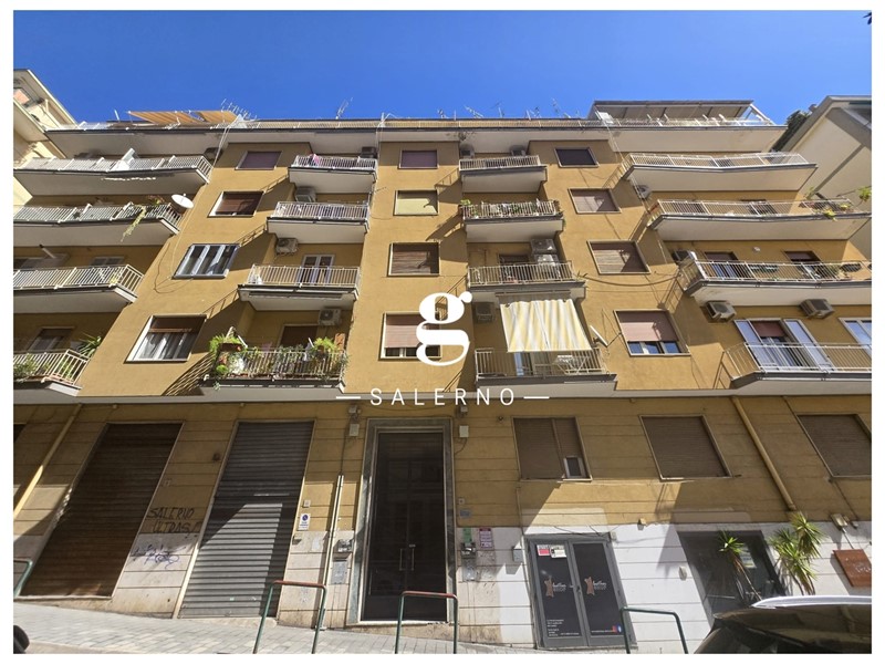 Appartamento in Vendita a Salerno, 430'000&euro;, 214 m²