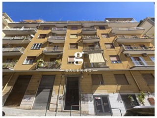Appartamento in Vendita a Salerno, 430'000&euro;, 214 m²