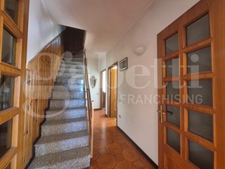 Appartamento in Vendita a Gubbio, 108'000&euro;, 110 m², arredato
