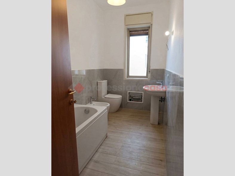 Appartamento in Affitto a Siracusa, 700&euro;, 190 m²