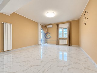 Trilocale in Vendita a Catanzaro, zona Santa Maria, 95'000&euro;, 100 m²