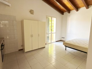 Bilocale in Vendita a Reggio Emilia, zona Santa Croce, 70'000&euro;, 58 m², arredato, con Box