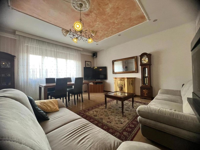 Appartamento in Vendita a Perugia, 220'000&euro;, 165 m²