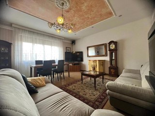 Appartamento in Vendita a Perugia, 220'000&euro;, 165 m²