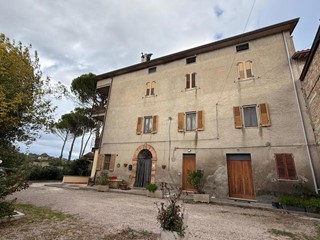 Appartamento in Vendita a Marsciano, 90'000&euro;, 130 m², arredato