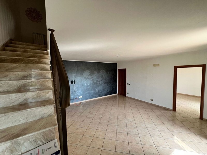 Trilocale in Vendita a Perugia, 115'000&euro;, 113 m², con Box