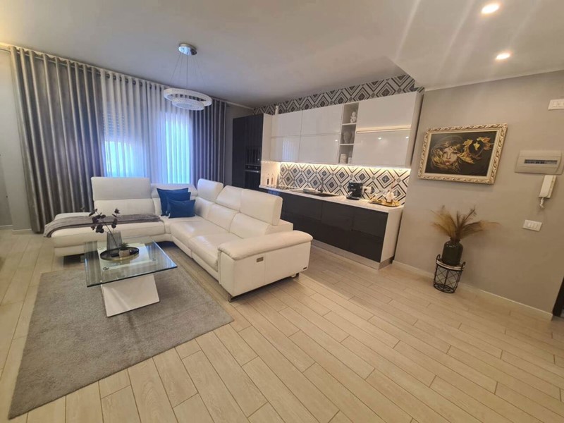 Trilocale in Affitto a Corciano, 750&euro;, 90 m², arredato