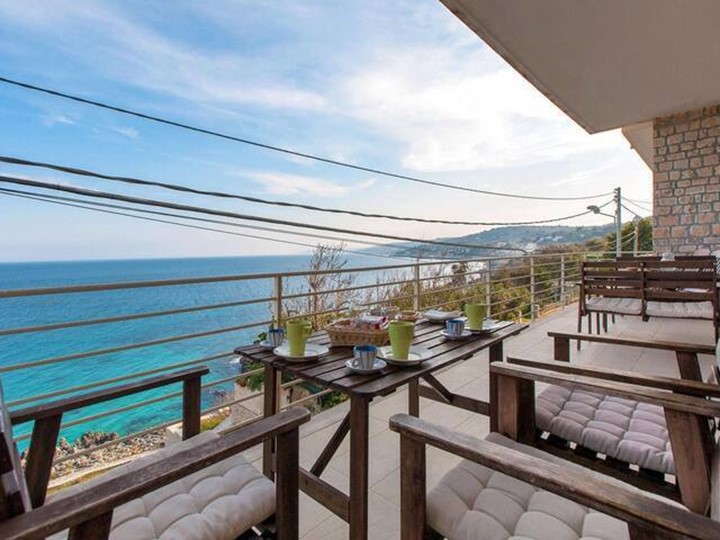 Appartamento in Vendita a Castro, 390'000&euro;, 145 m², arredato