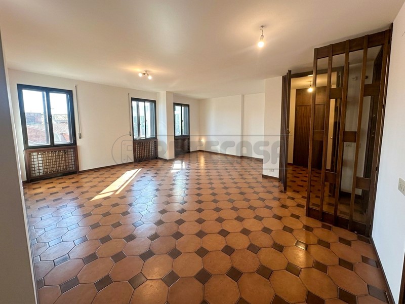 Appartamento in Vendita a Cervignano del Friuli, 165'000&euro;, 159 m², con Box
