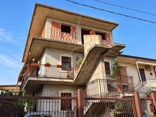 Trilocale in Vendita a Mascalucia, zona Apollo 13, 65'000&euro;, 100 m²