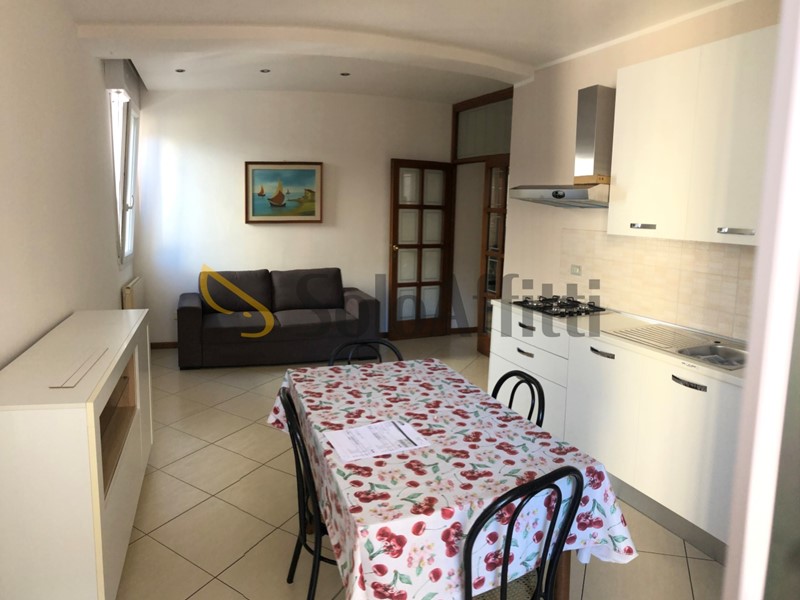 Trilocale in Affitto a Rimini, zona Lagomaggio, 850&euro;, 58 m²