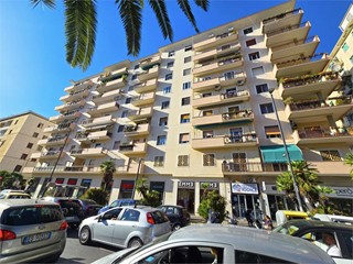 Appartamento in Vendita a Napoli, 450'000&euro;, 130 m²