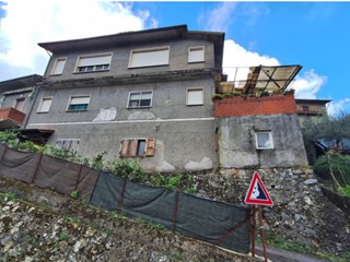 Appartamento in Vendita a Camaiore, zona Fibbiano Montanino, 26'607&euro;, 83 m²