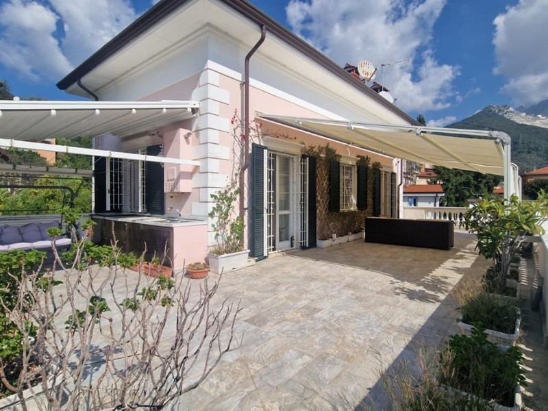 Attico in Vendita a Carrara, 399'000&euro;, 110 m², arredato