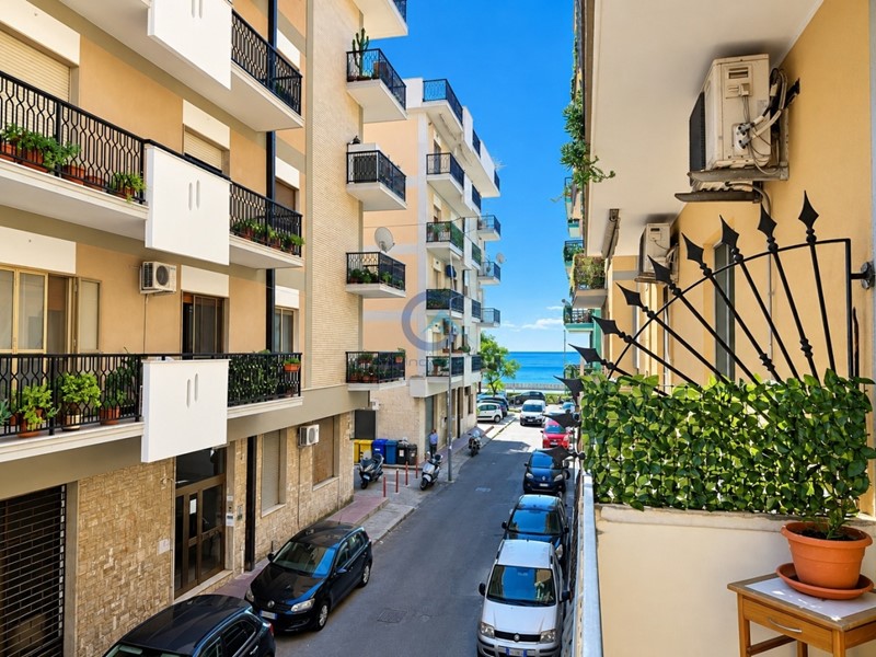 Trilocale in Affitto a Catanzaro, zona Lungomare, 700&euro;, 90 m², arredato