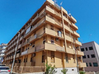 Appartamento in Vendita a Benevento, 170'000&euro;, 150 m², con Box