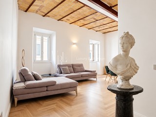 Appartamento in Vendita a Roma, 130 m², arredato