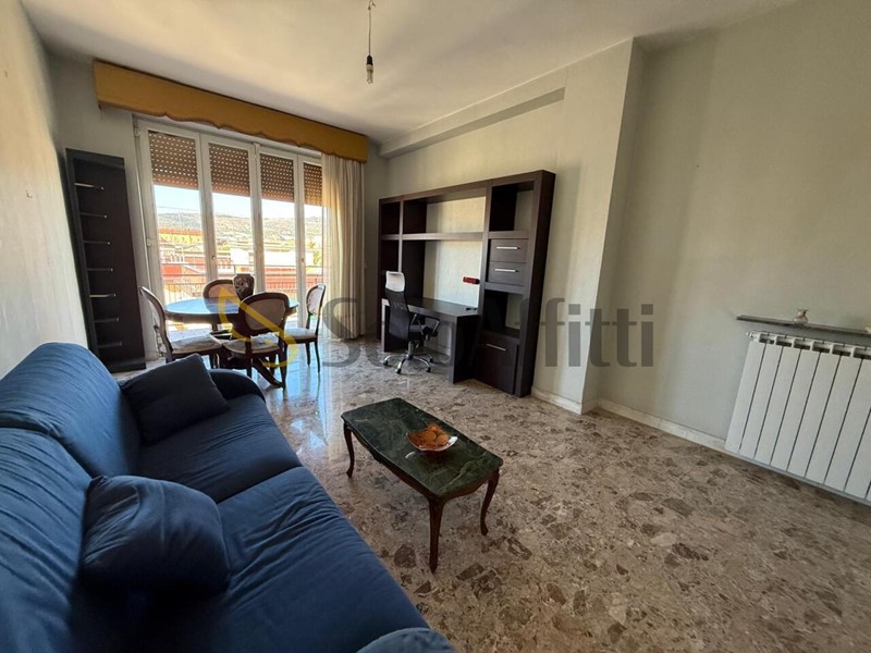 Trilocale in Affitto a Caserta, zona Centro, 700&euro;, 105 m², arredato