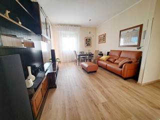 Appartamento in Vendita a Rovigo, zona CENTRO-QUARTIERI, 117'000&euro;, 100 m²