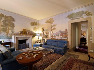 Appartamento in Vendita a Lucca, 849'000&euro;, 229 m², arredato