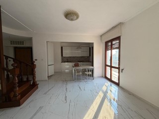 Attico in Vendita a Carrara, 280'000&euro;, 160 m²