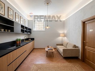 Quadrilocale in Vendita a Napoli, 65'000&euro;, 90 m²