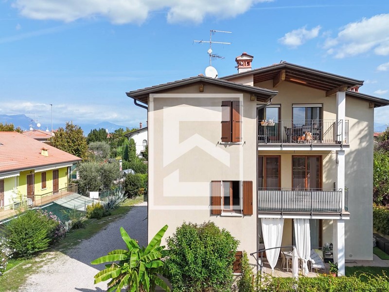 Trilocale in Vendita a Desenzano del Garda, 339'000&euro;, 105 m²
