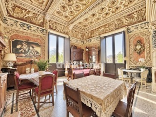 Appartamento in Vendita a Catania, 750'000&euro;, 300 m²