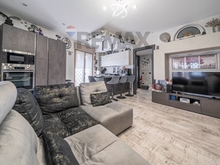 Trilocale in Vendita a Marino, 240'000&euro;, 80 m²