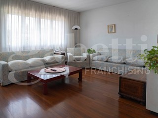 Appartamento in Vendita a Venezia, 560'000&euro;, 244 m², con Box