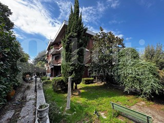 Trilocale in Vendita a Marino, 240'000&euro;, 86 m², con Box