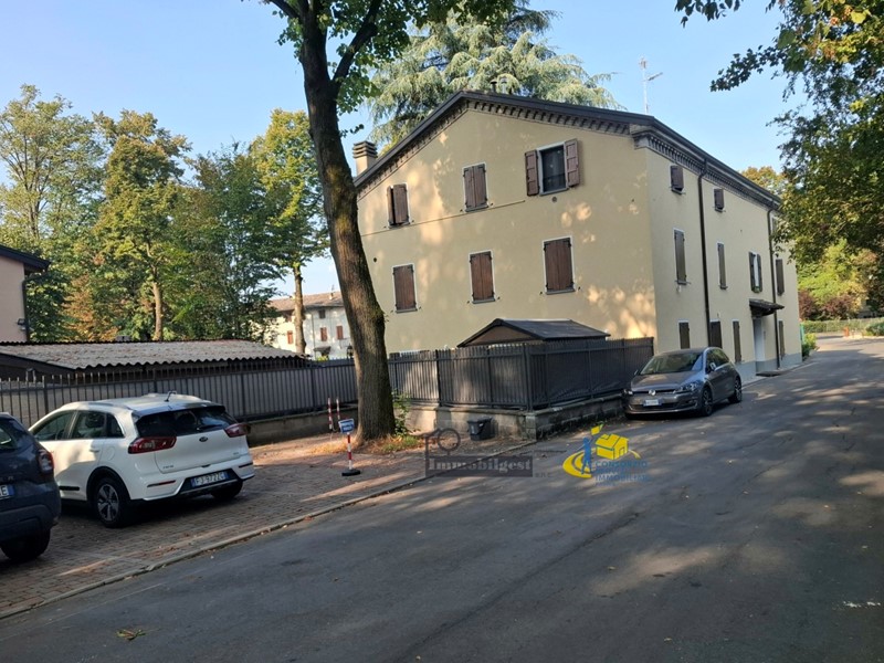 Bilocale in Vendita a Montechiarugolo, zona Basilicanova (Piazza), 89'000&euro;, 54 m²
