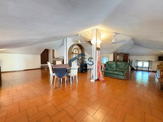 Trilocale in Vendita a Brescia, 135'000&euro;, 118 m²