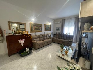 Quadrilocale in Affitto a Siracusa, zona Santa Panagia, 900&euro;, 120 m²