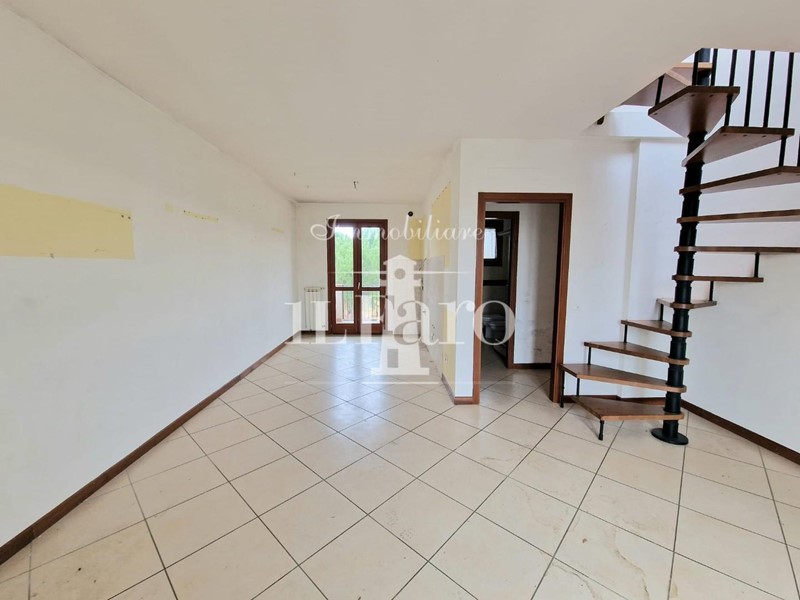 Trilocale in Vendita a Campi Bisenzio, 260'000&euro;, 65 m², con Box