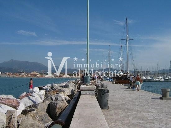 Appartamento in Vendita a Viareggio, 185'000&euro;, 140 m²