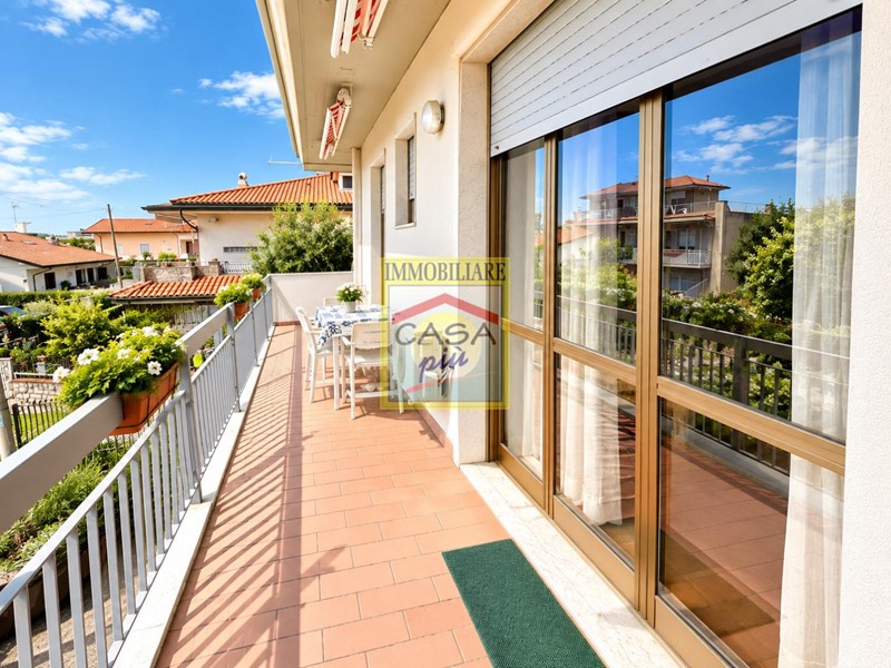 Trilocale in Vendita a Massa, zona Marina di Massa, 200'000&euro;, 70 m², arredato