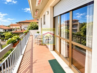Trilocale in Vendita a Massa, zona Marina di Massa, 200'000&euro;, 70 m², arredato