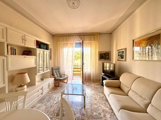 Appartamento in Vendita a Siena, 290'000&euro;, 110 m², arredato, con Box