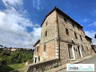 Quadrilocale in Vendita a Amelia, 75'000&euro;, 154 m²