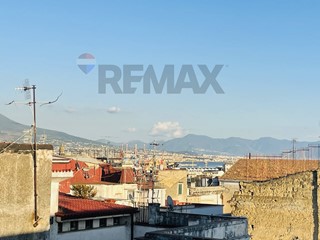 Appartamento in Vendita a Napoli, 365'000&euro;, 120 m²