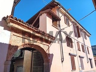Trilocale in Vendita a Casalzuigno, 79'000&euro;, 95 m²