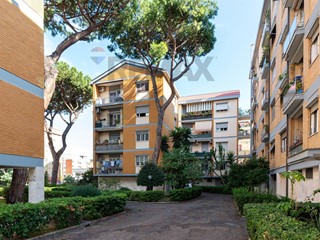 Trilocale in Vendita a Roma, 235'000&euro;, 88 m²
