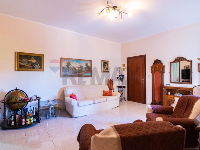 Quadrilocale in Vendita a Aci Catena, 119'000&euro;, 108 m²