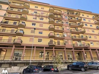Appartamento in Vendita a Caltanissetta, 90'000&euro;, 140 m²