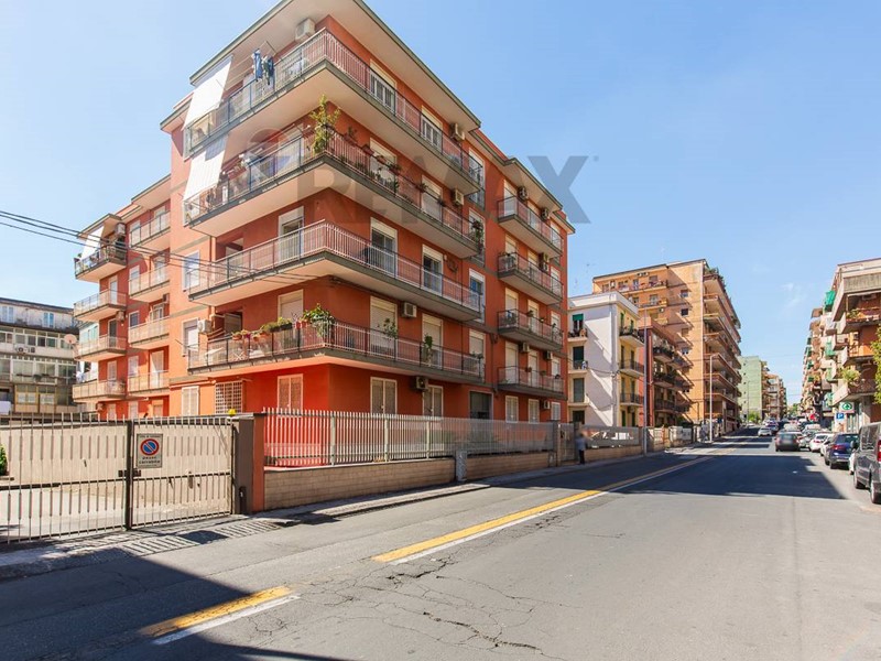 Trilocale in Affitto a Catania, 700&euro;, 112 m²
