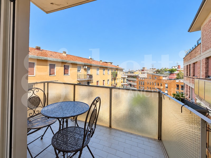 Quadrilocale in Vendita a Bologna, 150'000&euro;, 93 m²