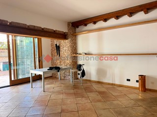 Trilocale in Vendita a Aci Castello, 207'000&euro;, 90 m², con Box