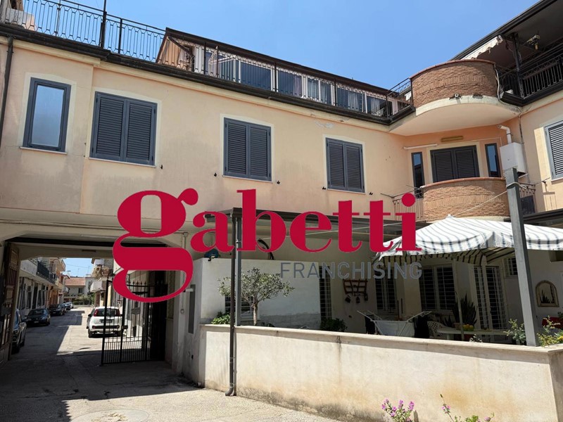 Appartamento in Vendita a Marcianise, 200'000&euro;, 262 m²