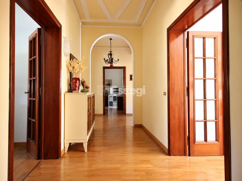 Appartamento in Vendita a Lucca, zona Ovest, 260'000&euro;, 130 m², con Box